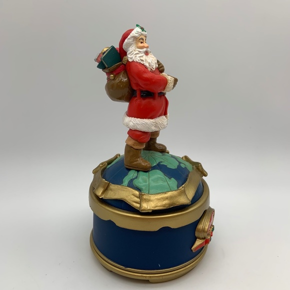 Vintage Coca-Cola Santa Claus Delivering Presents Christmas Spinning Music Box - Picture 5 of 13
